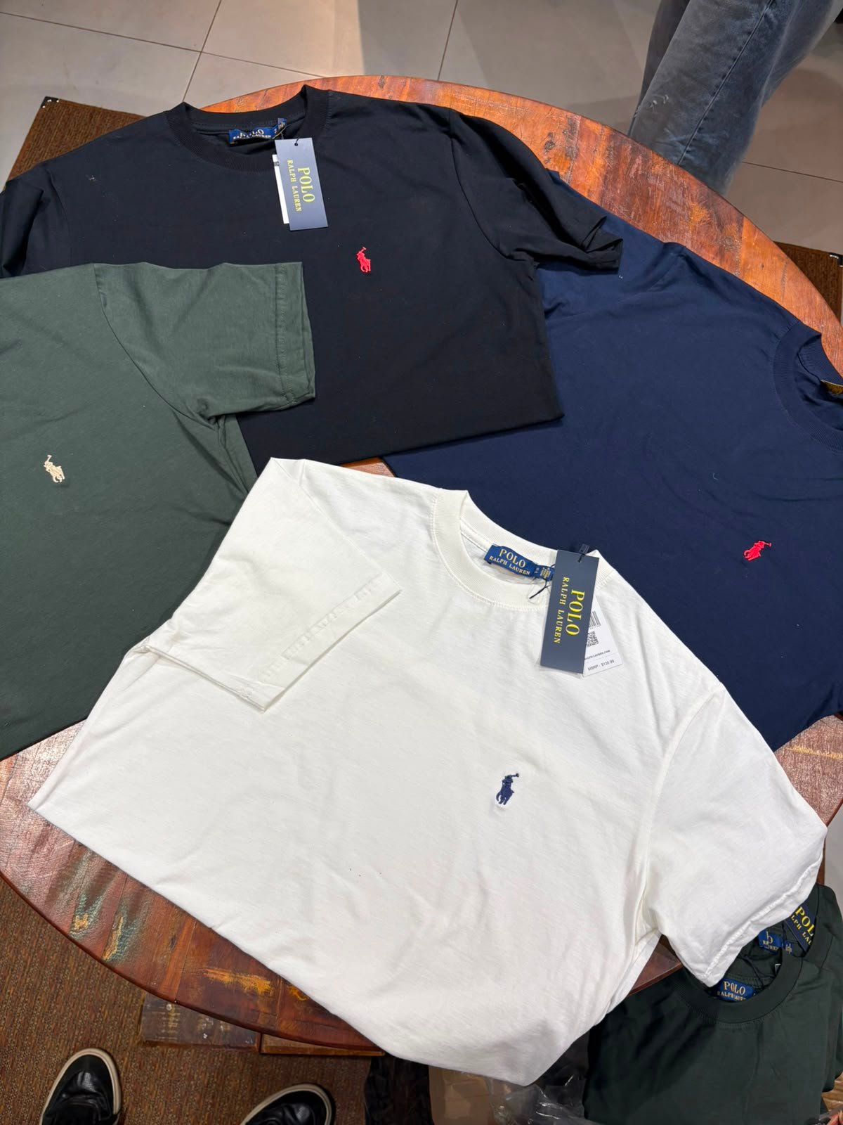 Camisetas básicas Ralph Lauren em preto, verde, azul marinho e branco